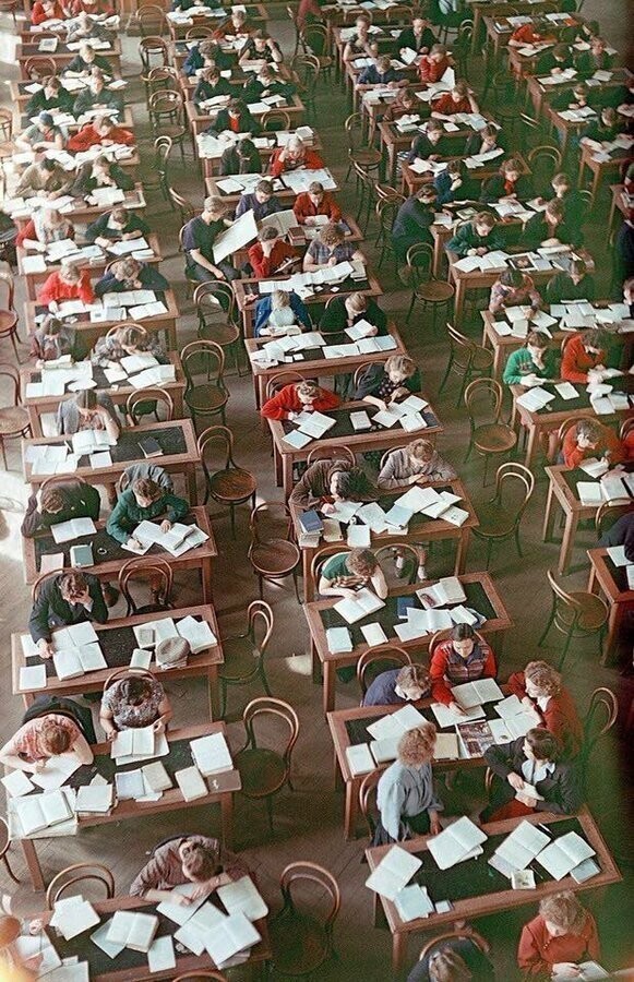 Читальный зал в библиотеке им. Ленина во времена  СССР. 