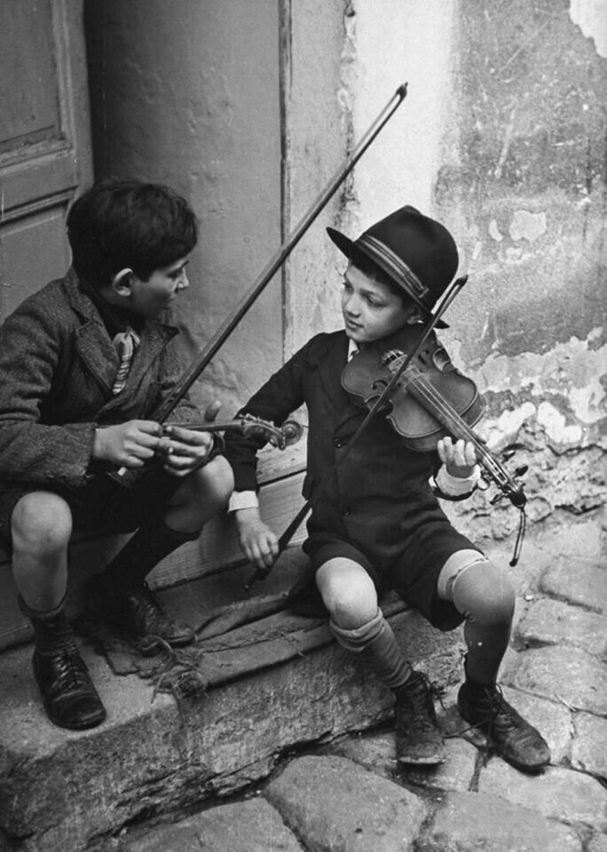 Мальчики на улице Будапешта, 1939 г.