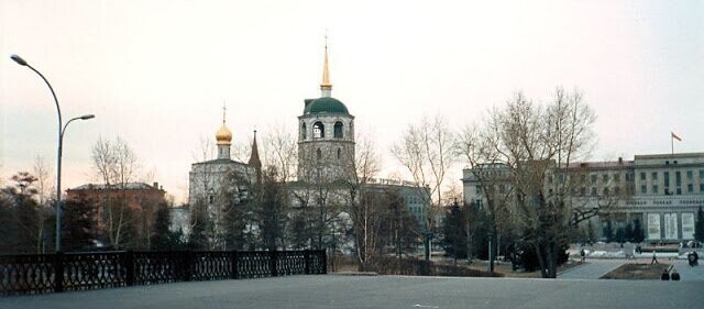 Иркутск. Спасская церковь и дворец пионеров