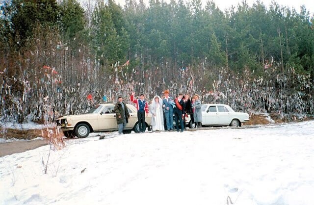 Иркутская область (Иркутск - Листвянка). Свадебное гуляние, загадывание желаний на "деревьях желаний"