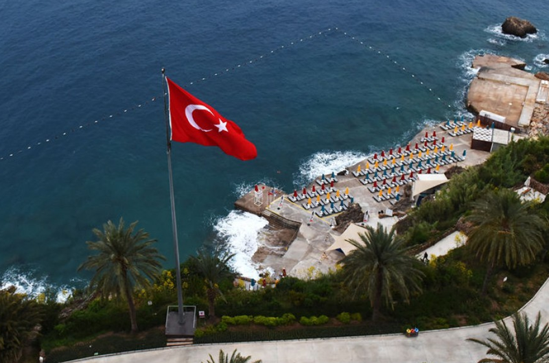 Россиянам следует «оглядываться» на прогулках по Турции