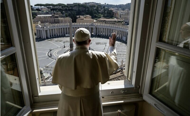 Папа римский помолился за прекращение пандемии коронавируса