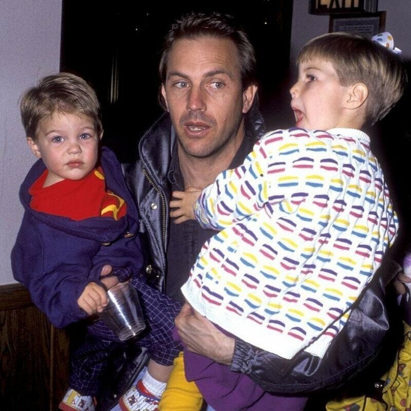 Актер Кевин Костнер, со своим сыном и дочерью на вечернем представлении Московского цирка в Инглвуде, Калифорния, 14 марта 1990 г.