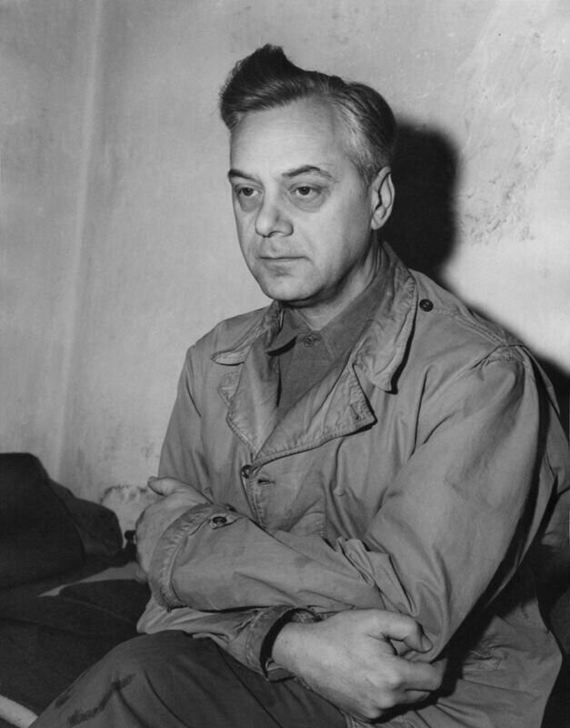 Альфред Розенберг в камере тюрьмы Нюрнберга
