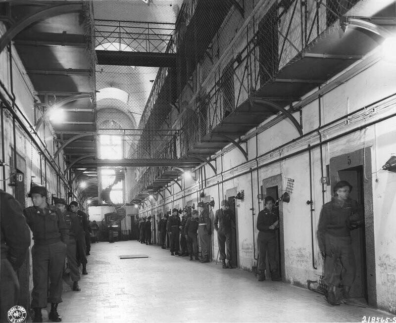 Вид на коридор тюрьмы Нюрнберга, где содержались главные нацистские преступники