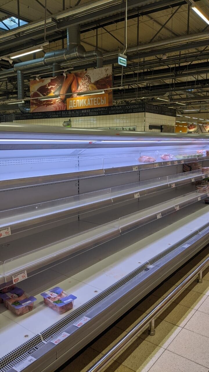 Пустые полки магазинов Москвы и Подмосковья 