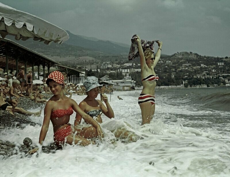 Черноморское побережье Крыма, отдых на пляжах Гурзуфа, 1961 год.