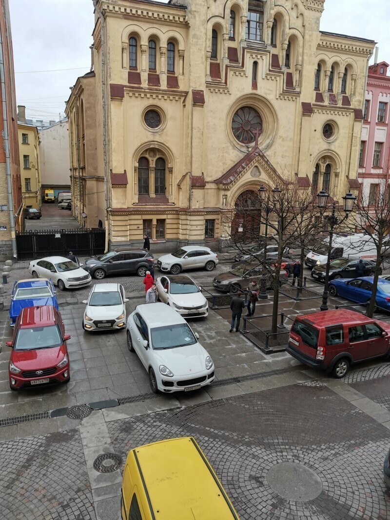Как паркуются москвичи
