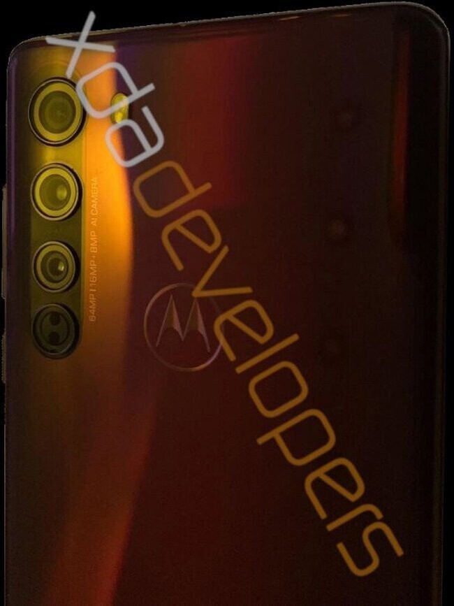В сеть утекли фото нового смартфона Motorola