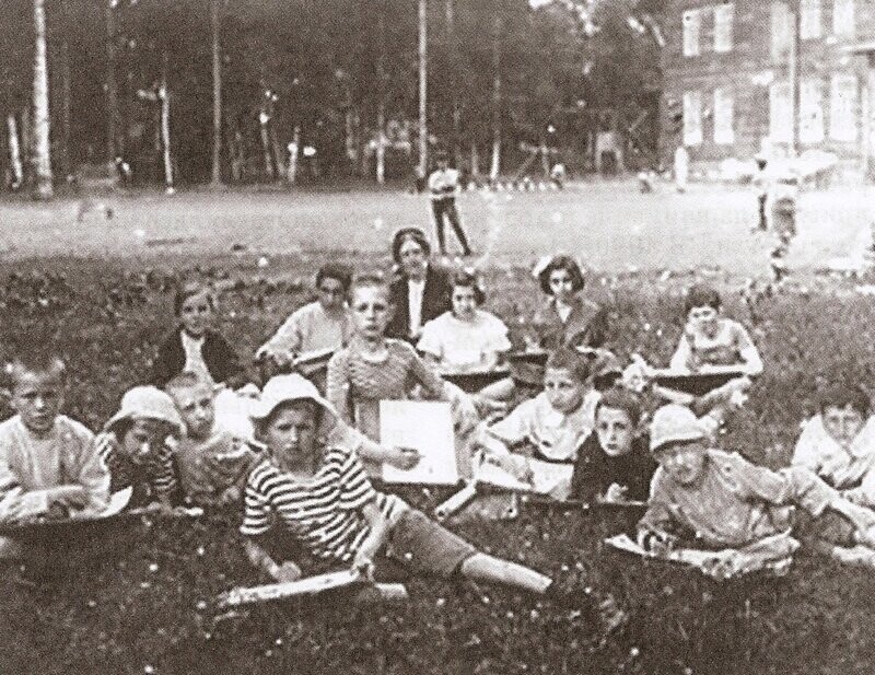 Коммерческое училище в Лесном. 1912 год.