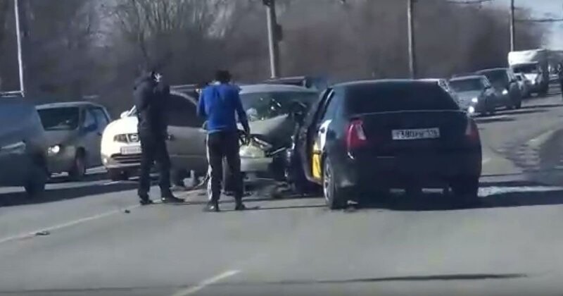 Авария дня. ДТП с тремя автомобилями в Тольятти