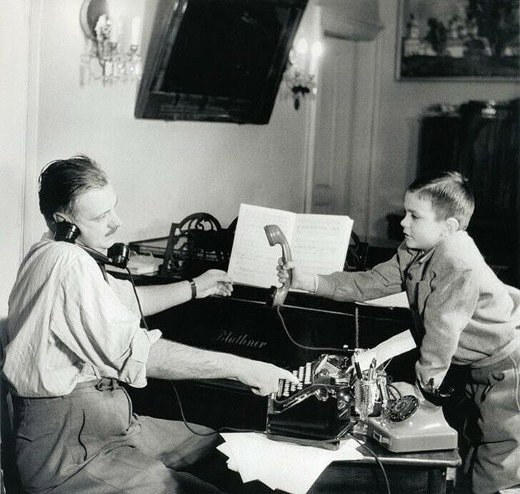 18. Писатель Сергей Михалков и его сын Никита, 1952 год.