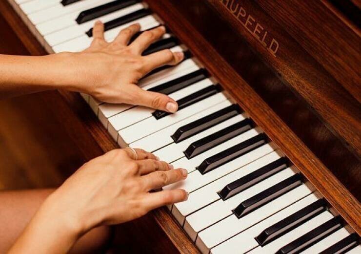 А у пианистов увеличены промежутки между пальцами