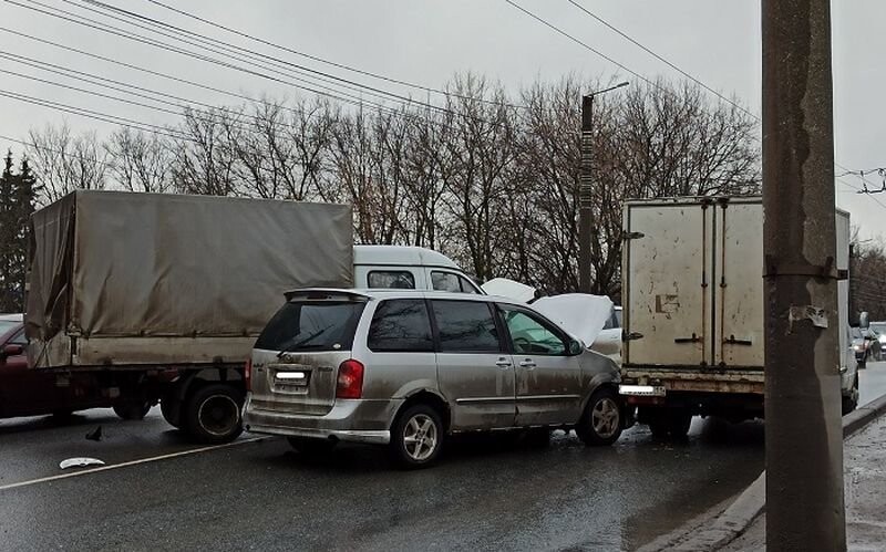 Авария дня. Лихач устроил массовое ДТП в Кирове