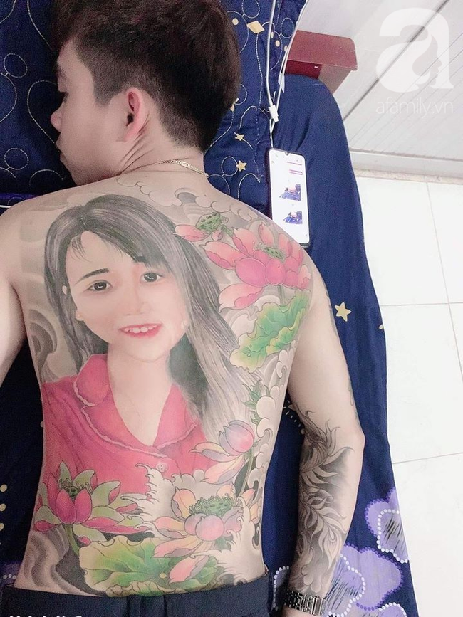 Мужчине за 24 часа сделали на спине гигантский портрет-татуировку его невесты