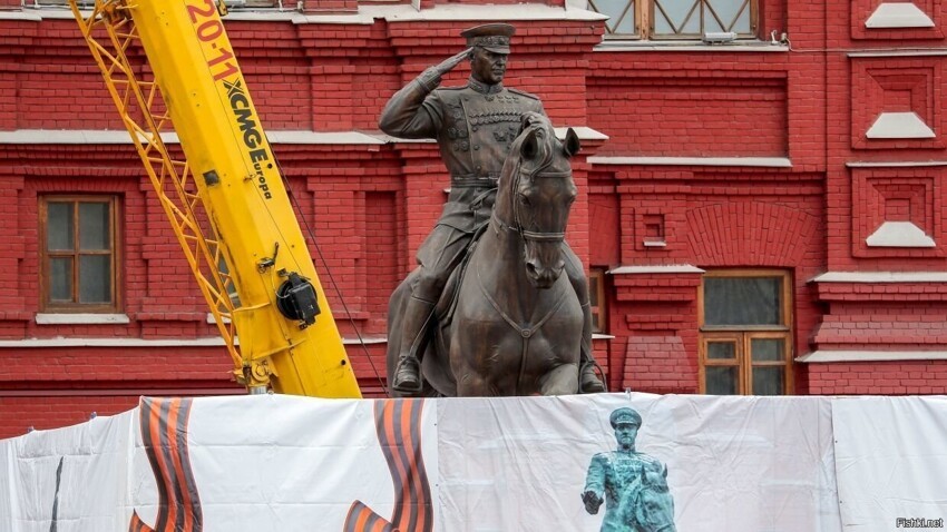 Сегодня в Москве на Манежной площади,в условиях информационной тишины,был убр...