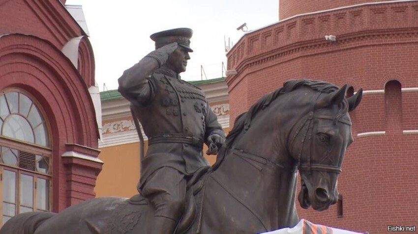 Сегодня в Москве на Манежной площади,в условиях информационной тишины,был убр...