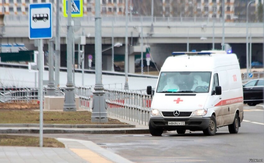 Главврач новейшей ГКБ №40 в Коммунарке (Новая Москва),куда везут почти всех м...