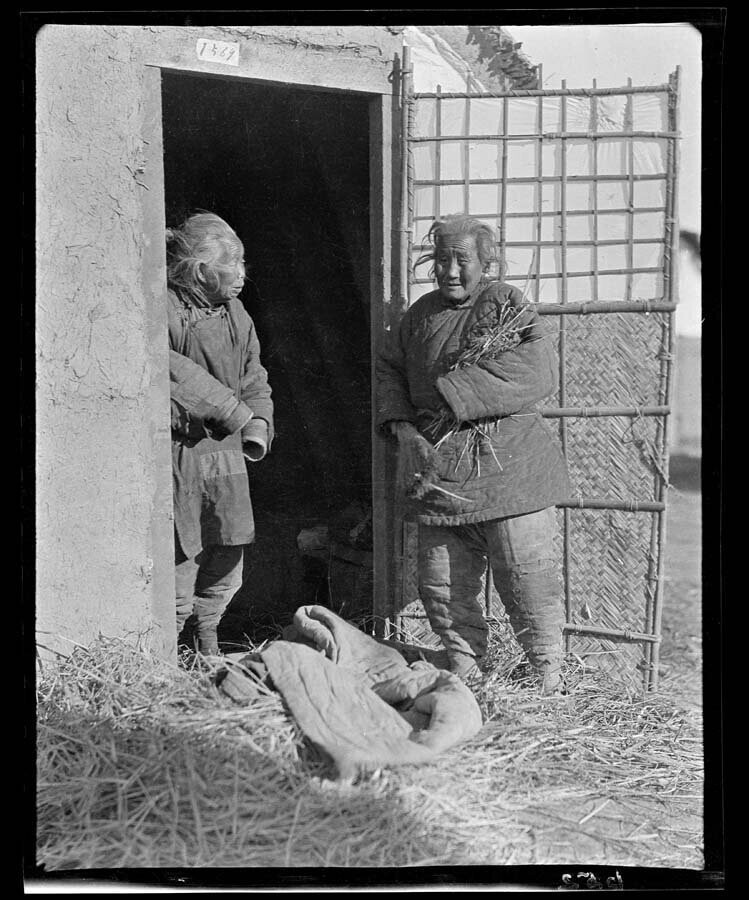 Две бабушки, армия спасения. Тяньцзинь, 1917-1919