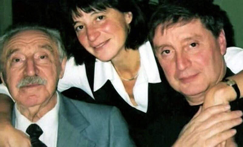 Вениамин Смехов с отцом и сестрой