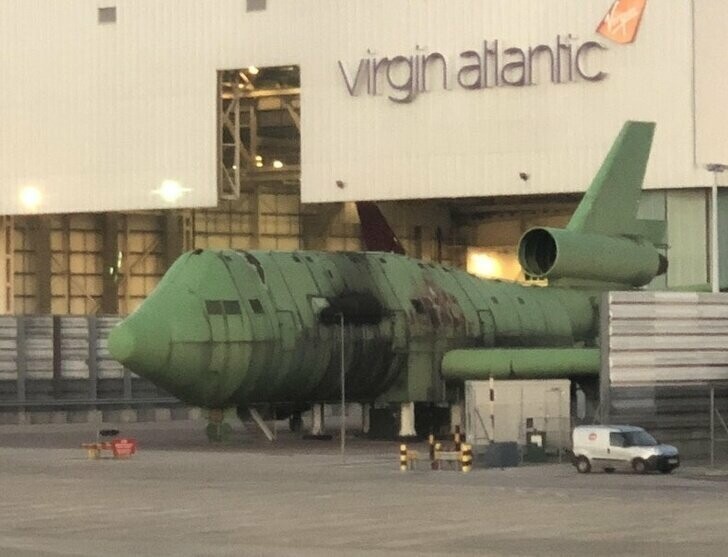 «Что за странный самолет я увидел в лондонском аэропорту?»