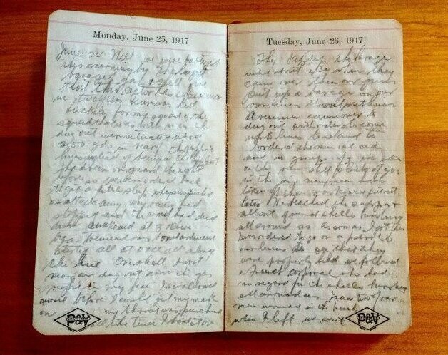 6. "Это дневник моего двоюродного деда. Он вел его во время Первой мировой, когда служил в "Потерянном батальоне"