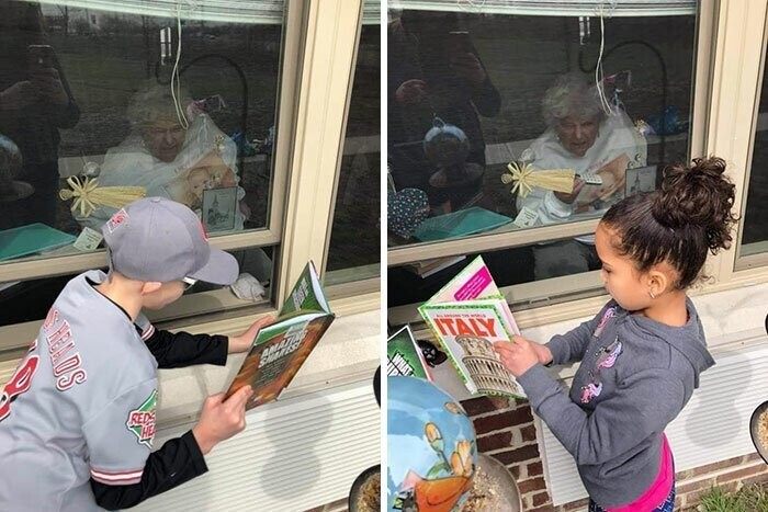 Внуки читают бабушке, лежащей в клинике