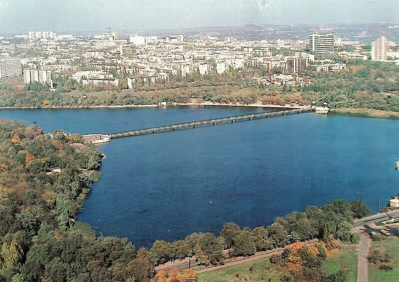 Озеро в парке имени А. С. Щербакова