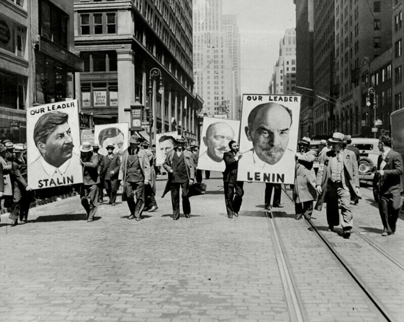 Первомайский марш коммунистов по Нью-Йорку, США, 1935 год