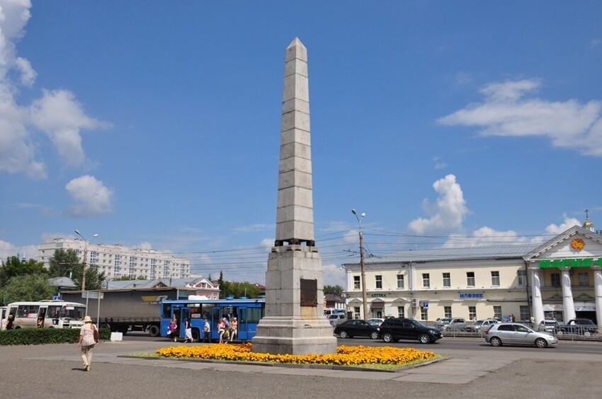 Площадь спартака барнаул. Демидовский столп Барнаул. Демидовская площадь Барнаул. Демидовкский столб Барнаул. Памятники Барнаула Демидовский столп.