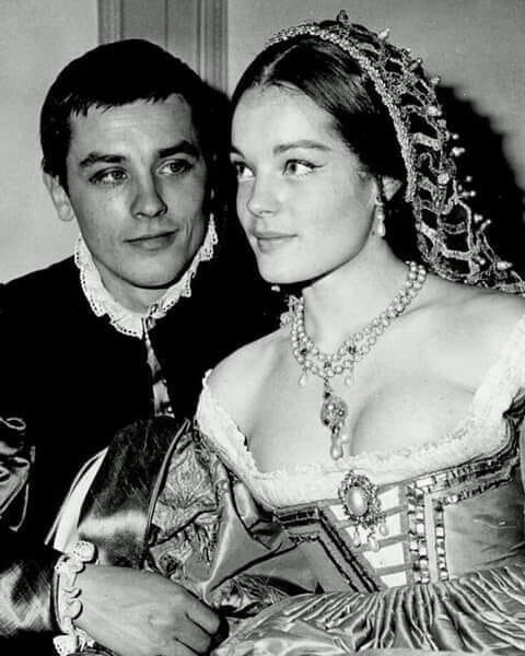 Ален Делон и Роми Шнайдер за кулисами театр де Пари, 1961