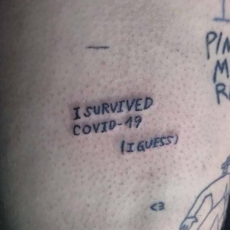 Люди делают татуировки, посвящённые коронавирусу