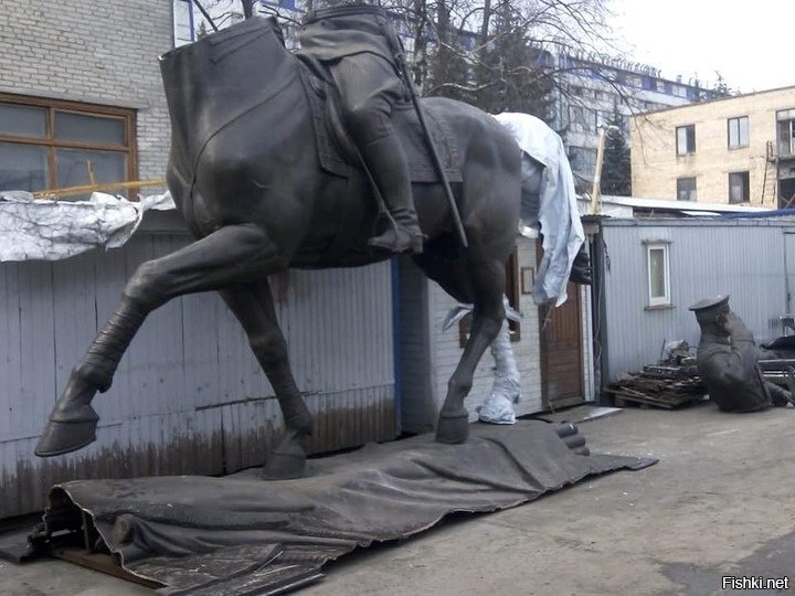 В новостях пишут, что новый памятник Жукову не простоял и сутки, как его тоже...