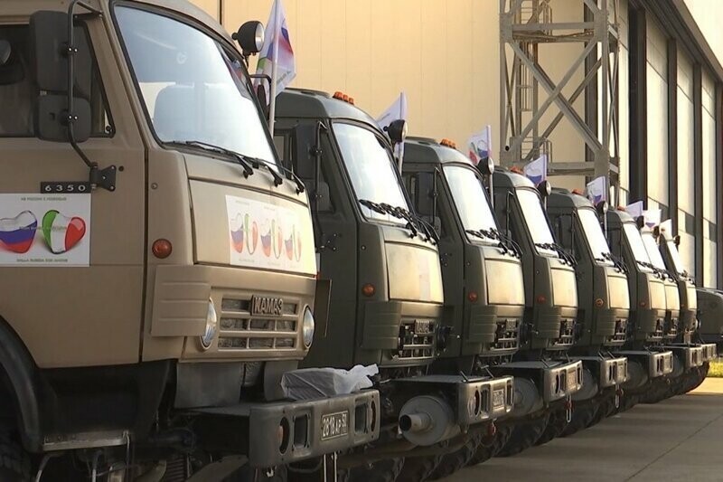 Итальянцы недоумевают - вместо врачей Россия отправила к ним генералов