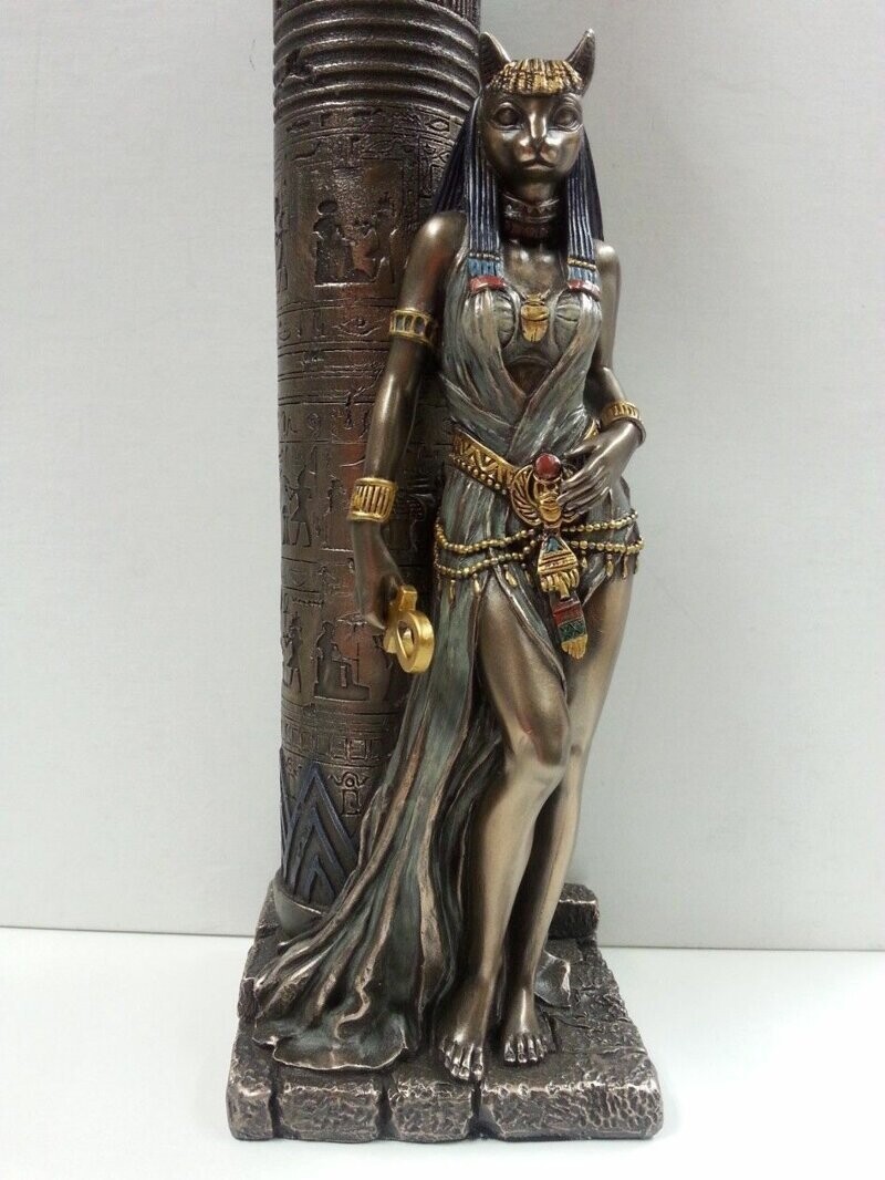 Бастет или Баст – одна из наиболее женственных и грациозных богинь Древнего Египта.