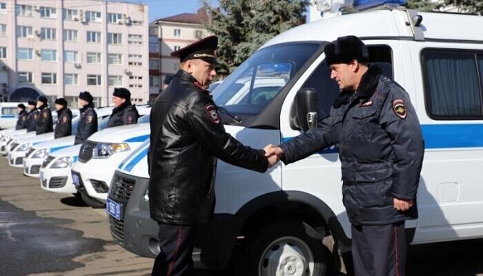 Полицейским Мордовии вручили ключи от 60 новых автомобилей