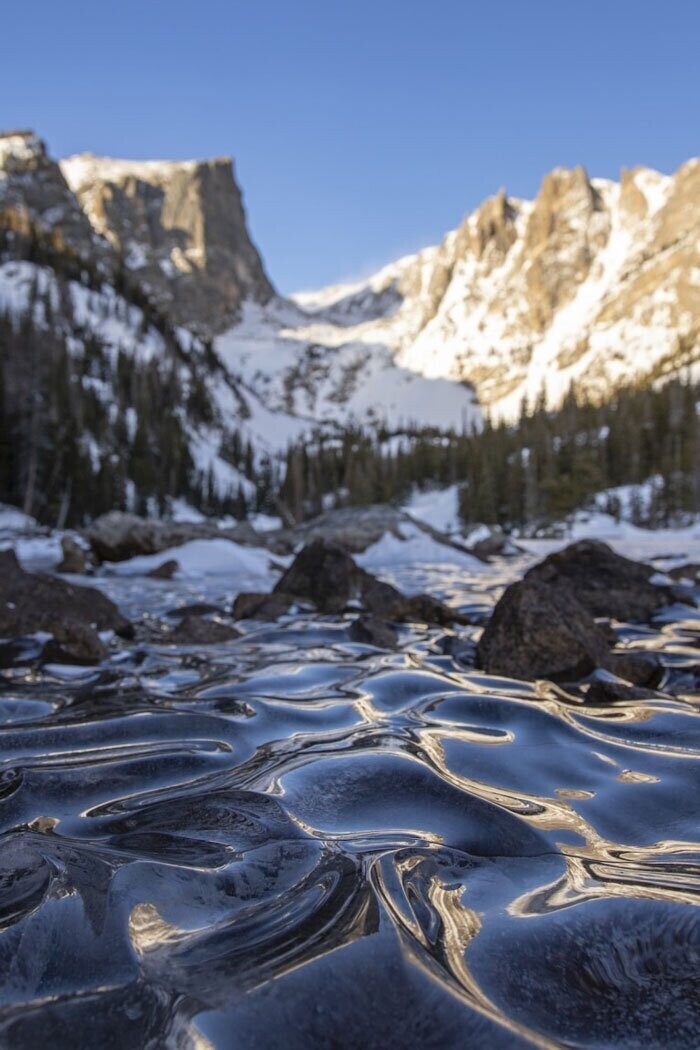 Уникальное природное явление на озере в Колорадо