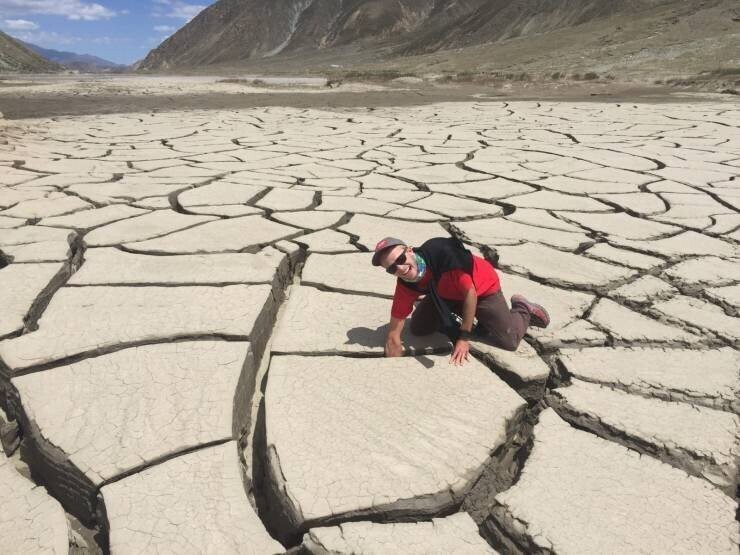 Огромные грязевые трещины в Южном Тибете