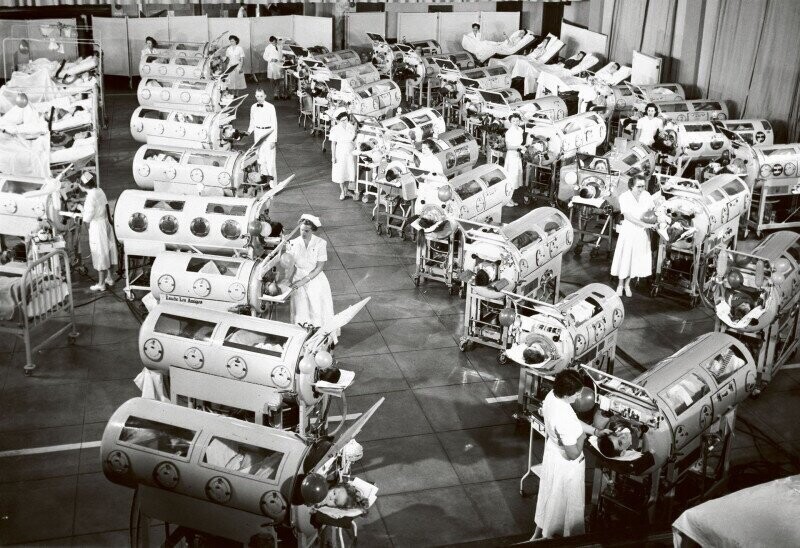 Лечебное отделение для больных полиомиелитом. США, Калифорния, 1952.
