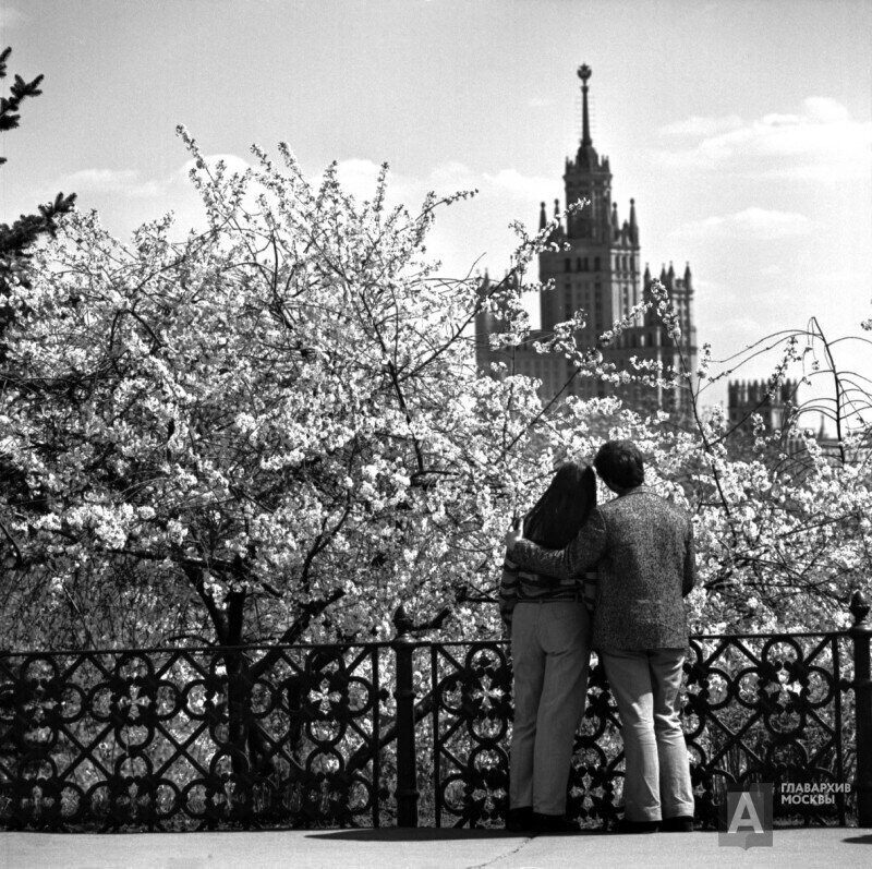 Весна в Москве. Фото В. Егорова, 1975