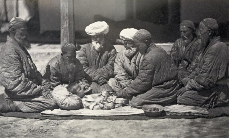 Процедура обрезания мальчика в Средней Азии, конец XIX века.