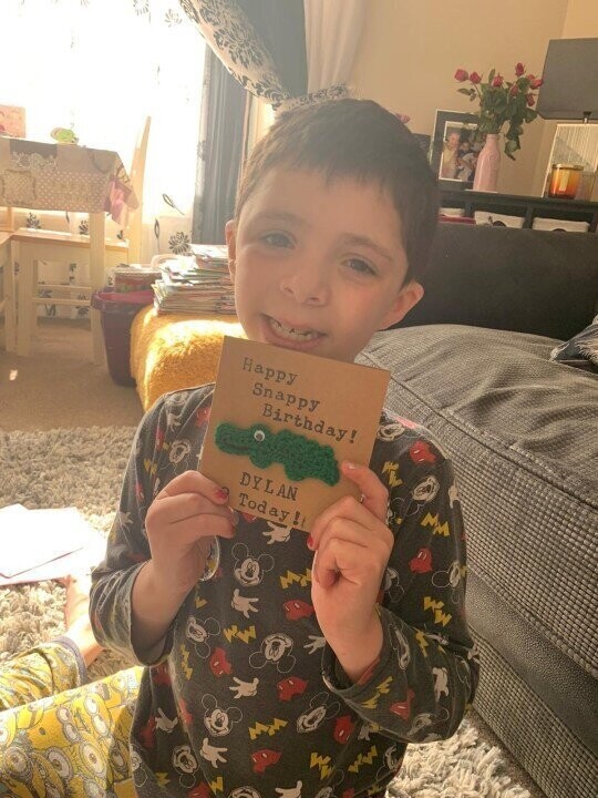 Мальчик с глухотой и аутизмом получил в свой день рождения 700 открыток от незнакомцев