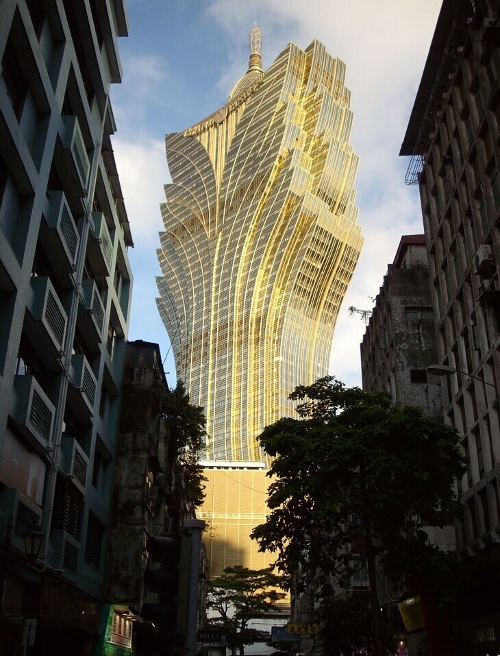 Grand Lisboa Macao Hotel, Макао 4 звезды, 40 этажей Адрес: Avenida de Lisboa, Макао Цена: около 10 000 рублей