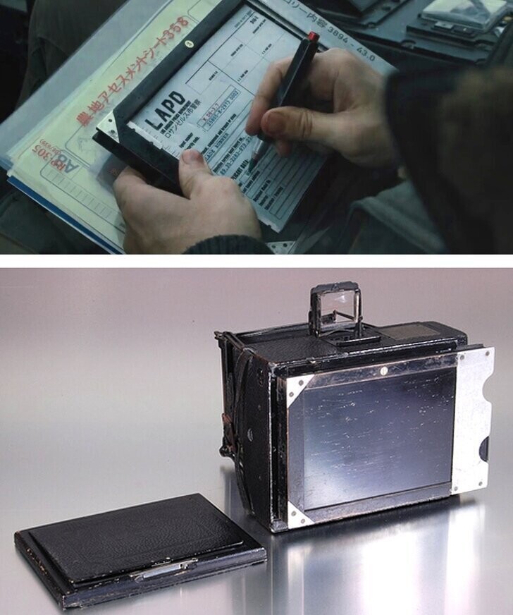 Планшет, которым пользуется герой Райана Гослинга в начале фильма «Бегущий по лезвию 2049», на самом деле — кассета из фотоаппарата 1920-х годов