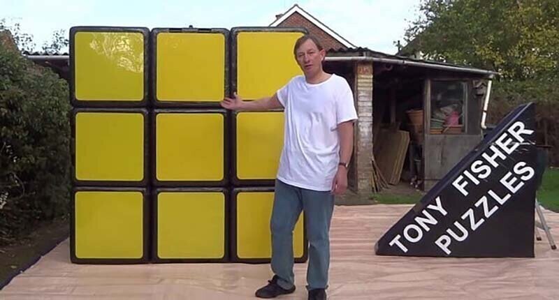 Мужчина создал самый большой в мире кубик Рубика