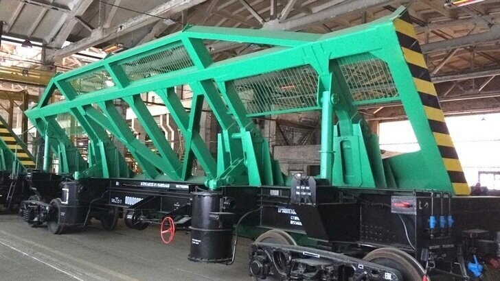 На Ярославском заводе «Ремпутьмаш» начался серийный выпуск вагонов-платформ — листовозов