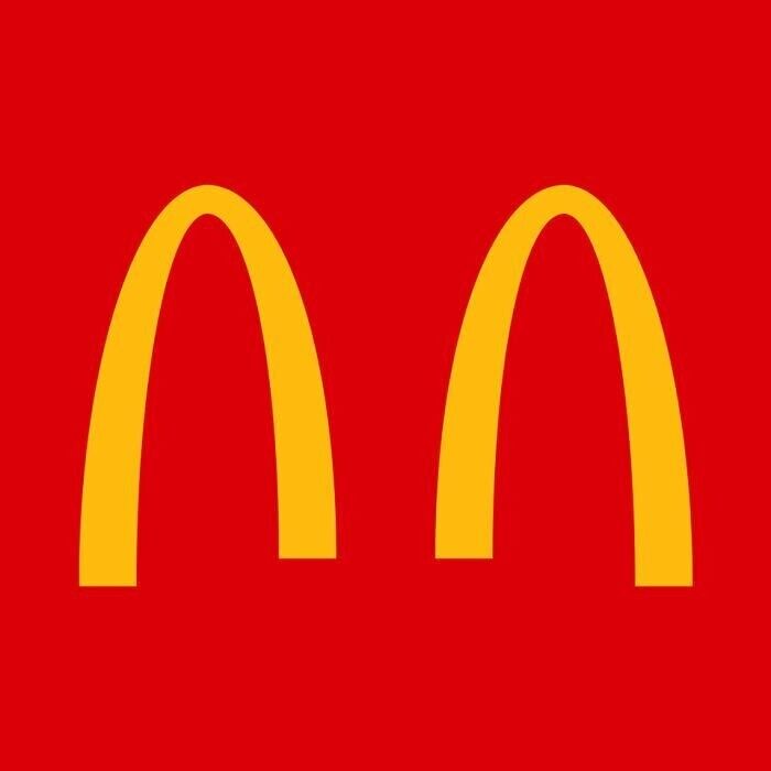 Компания McDonald’s разделила свой логотип на две части