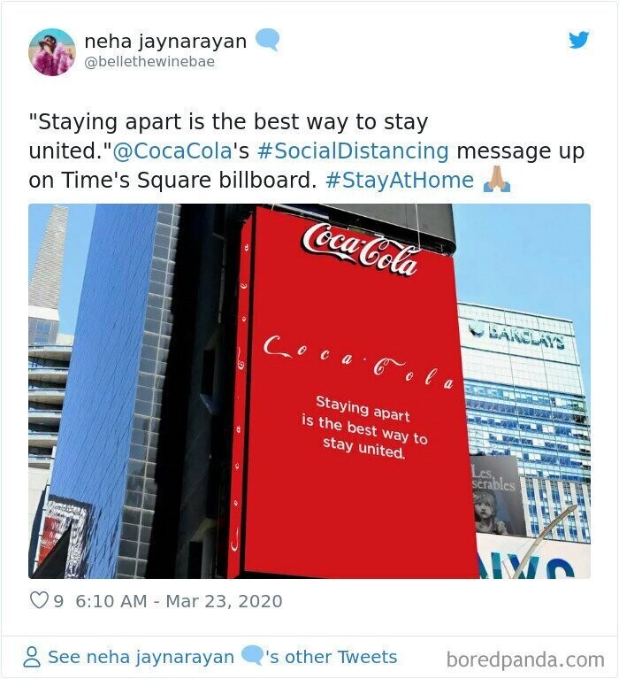 Компания Coca-Cola размещает рекламные щиты с важным и актуальным посылом: "Оставаться по отдельности - лучший способ остаться вместе"