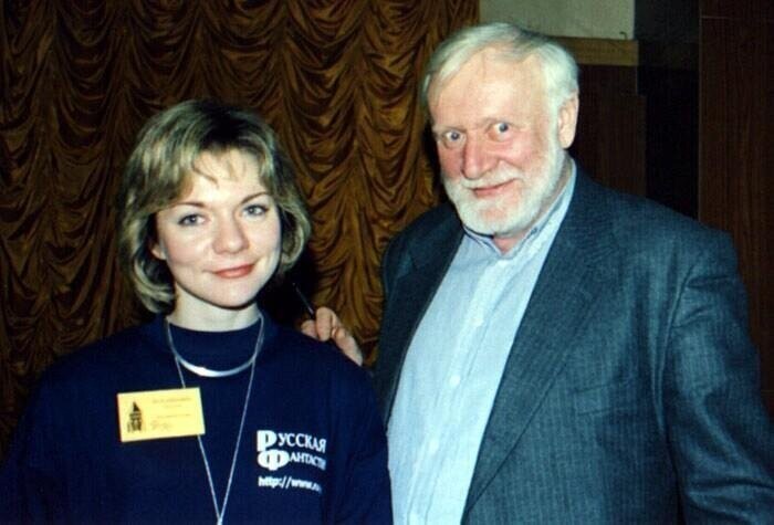 Наталья Гусева (Алиса Селезнева) и Игорь Можейко (Кир Булычев) на I Всероссийской конференции по фантастике "Роскон", февраль 2001 года