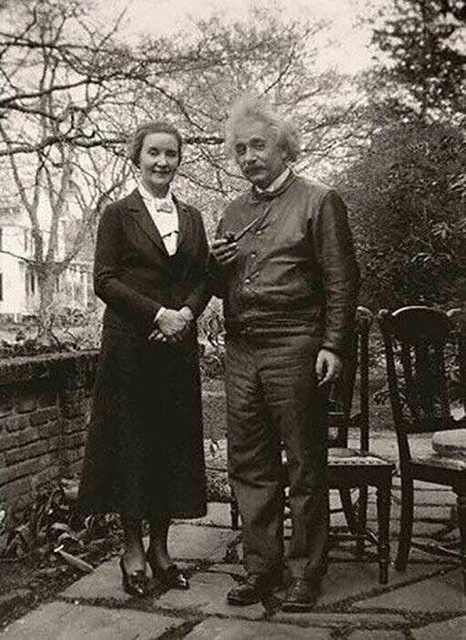 Альберт Эйнштейн со своей любовницей Маргаритой Конёнковой (советской разведчицей), 1940-е
